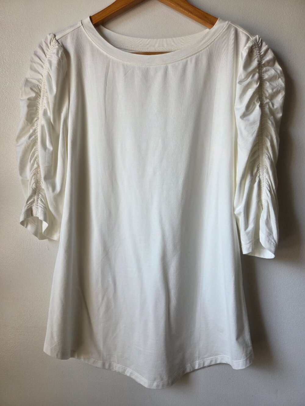 NWOT CREAM HALF RUCHED SLEEVES TOP SUPER SOFT SIZE SMALL